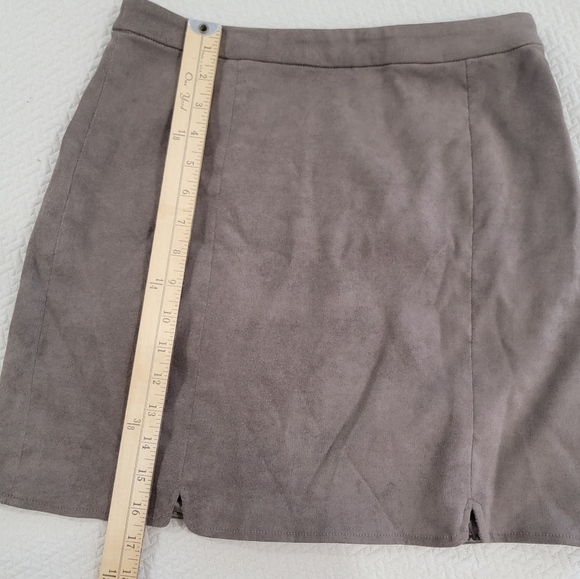 Just In Brown Faux Suede Mini Skirt Size Medium - Picture 5 of 12